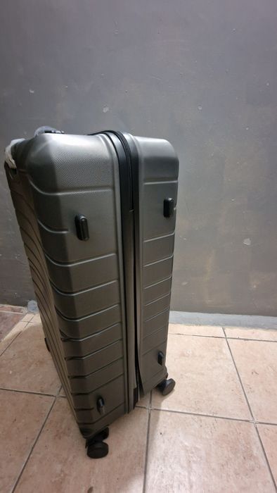 Чемодан новый...