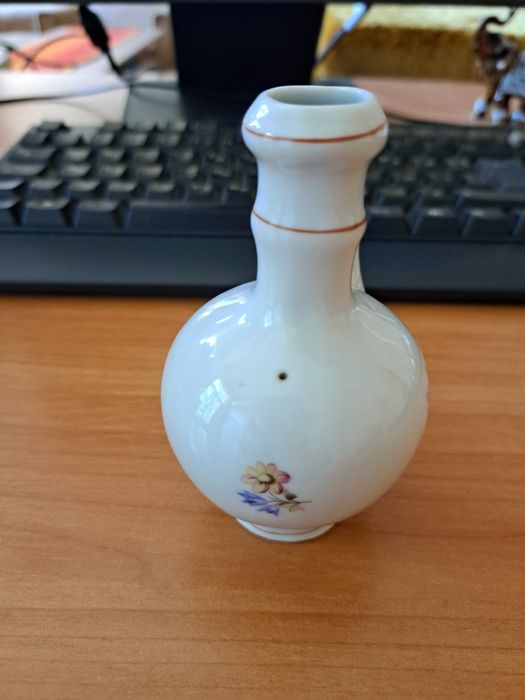 Порцеланова стомничка!