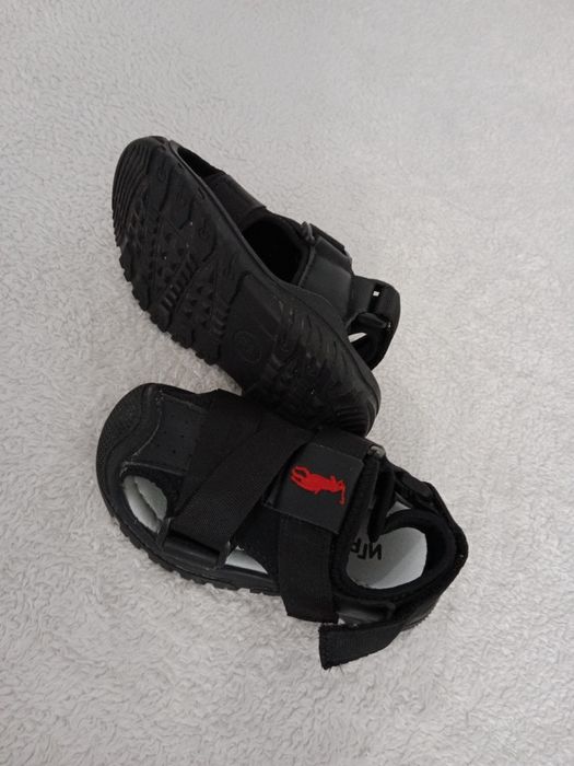 Детские сандали новые