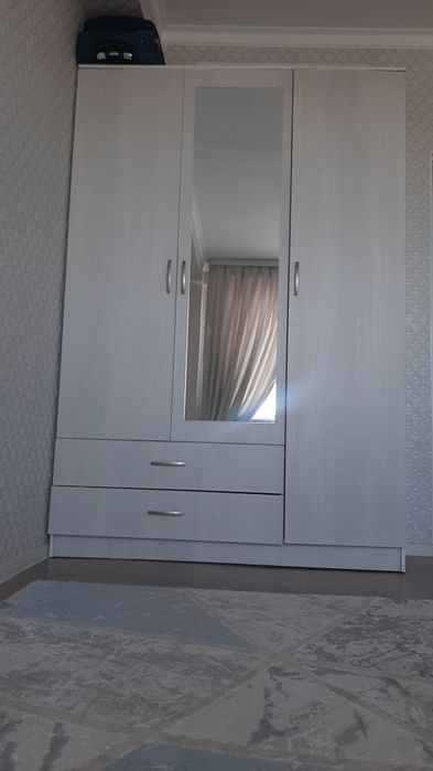 срочно продаетс шкаф