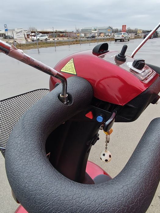 Електрическа количка четириколка