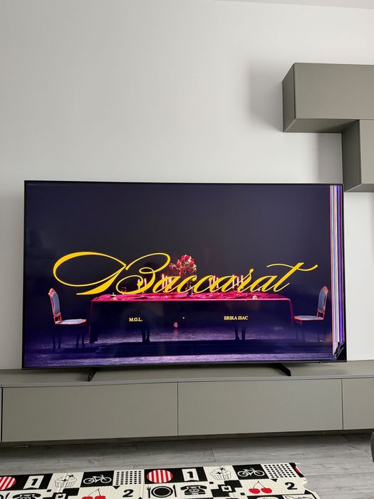 Samsung OLED TV – funcțional, cu display defect (linii verticale) – ideal pentru piese sau utilizare