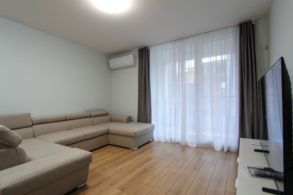 Дава се под наем Тристаен апартамент в София, Оборище - 120 кв.м за 797.64 € - Снимка #1