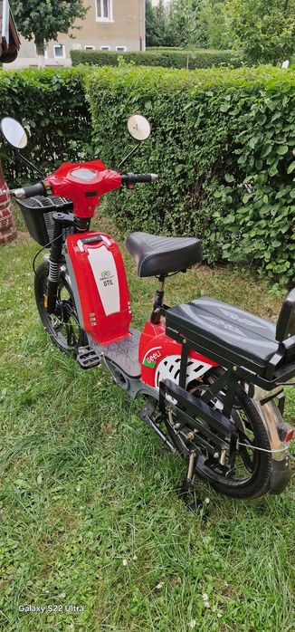 Vand scuter electric aproape nou.Scuterul a fost folosit de maxim 5 or