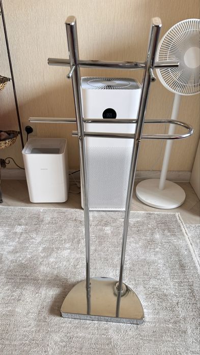 Продаю стол журнальный IKEA