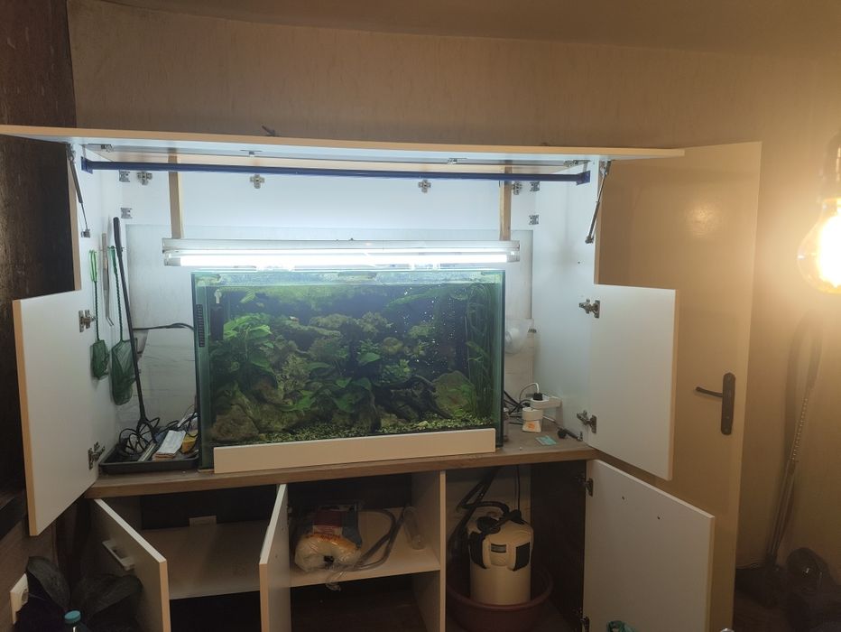 Продавам аквариум