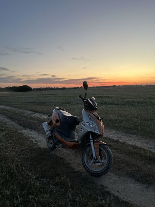 В продаже скутер
