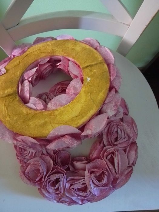 2бр венец от хартиени рози