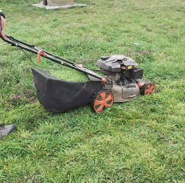 Mașină de tuns iarba (pentru piese de schimb)