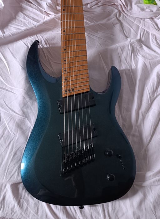 8 corzi Baritone multiscale Harley Benton chitara electrica