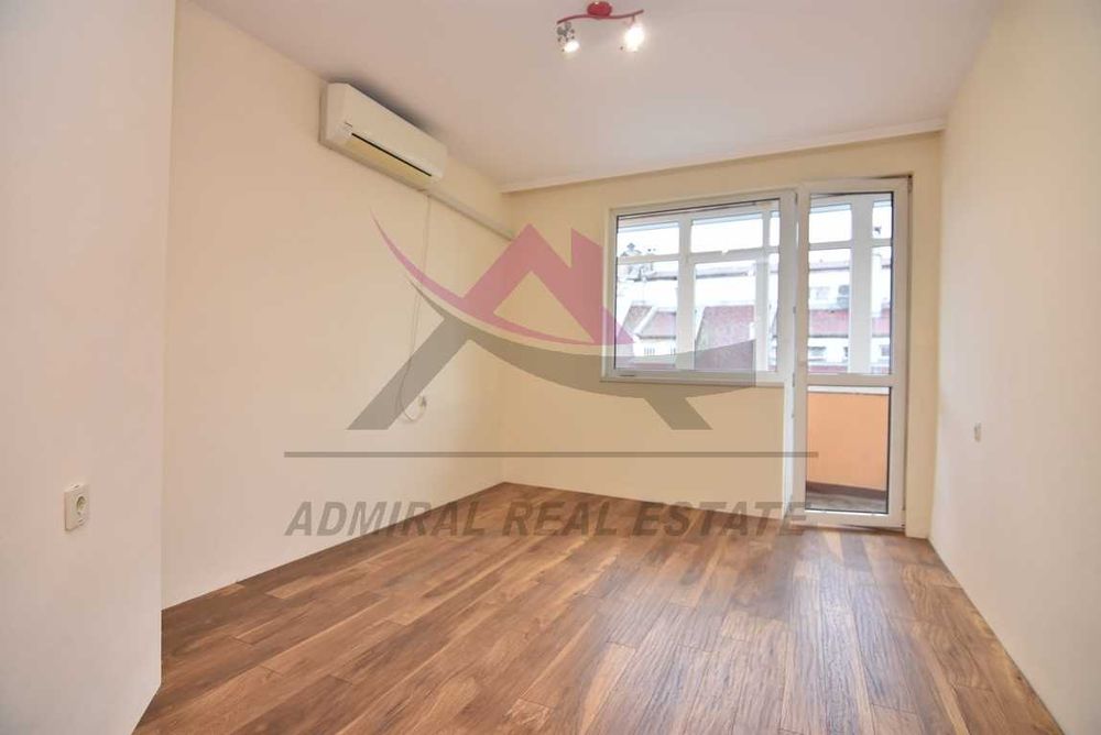 Просторен тристаен -Спортна зала