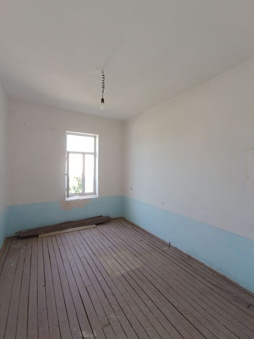 Бандихон туман Бирдамлик махаласида нотурар бинонинг 2та хона сотилади