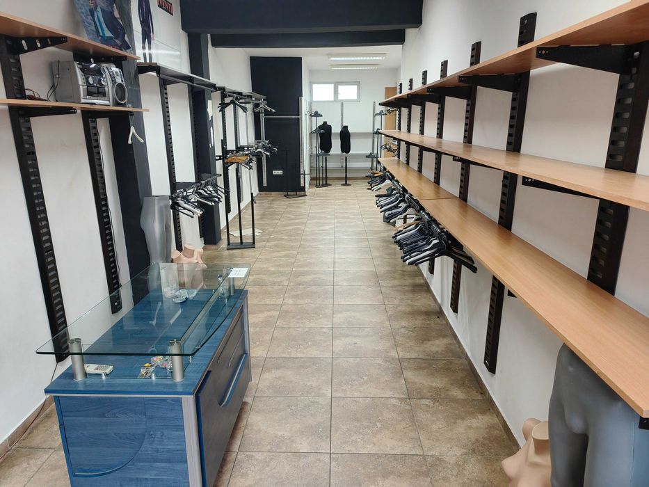 Продавам магазин 56кв.м., Център, 2010г., Климатик, Санитарен възел