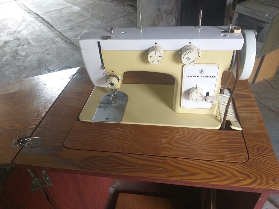 Швейная машинка Чайка