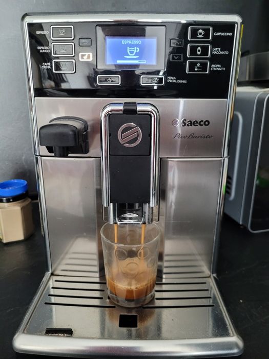 Продавам кафе машина Saeco Pico Baristo  отлична