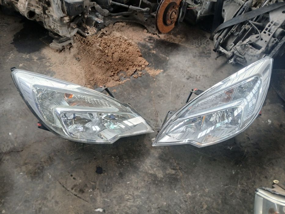 Faruri opel meriva 2 2012