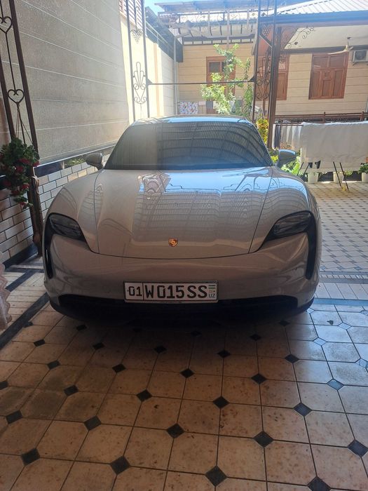 Porsche taycan sportkari ideal holatda