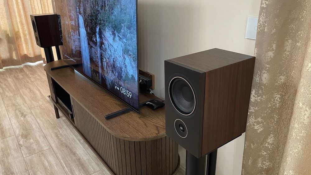 Hi-Fi Тонколони PSB Alpha P5 + Стойки за тонколони NorStone Stylum 2