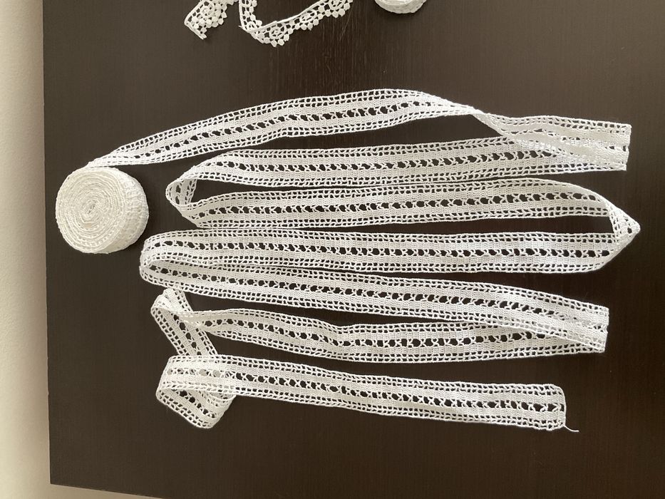 Mileuri,dantela,crosetate manual si farfuri de Horezu