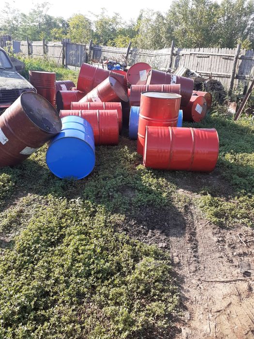 Vând butoaie tablă!