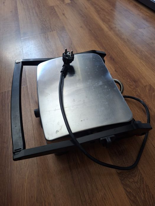 Vind grătar electric - folosit.