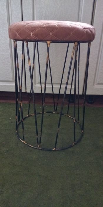 Пуфик кованный для прихожей.