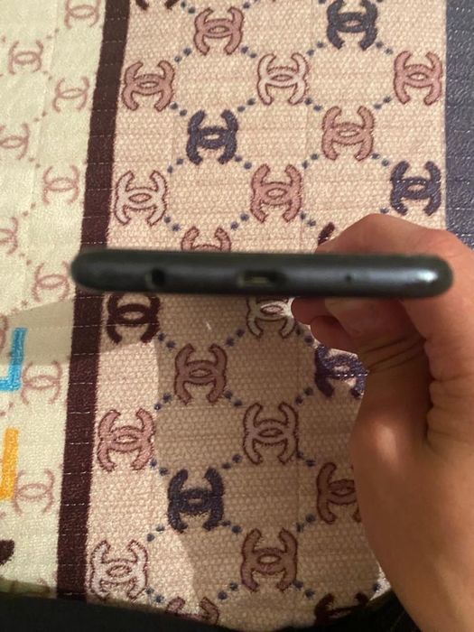 Продам Samsung Galaxy A10 состояние нормальный