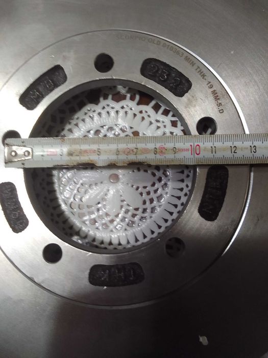 Чисто нови спирачни дискове предни