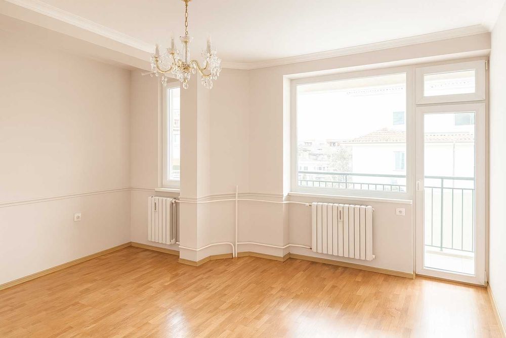 Дава се под наем Тристаен апартамент в София, Карпузица - 123 кв.м за 818 € - Снимка #1