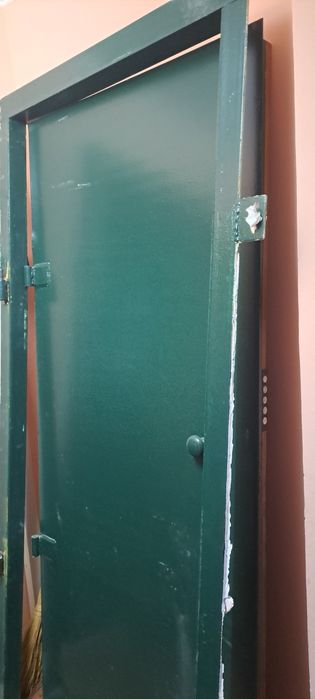 Продам входную дверь