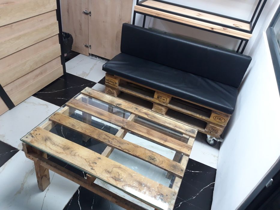 продам столик и диванчик