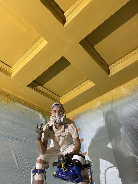 Маляр покраска стен и потолков