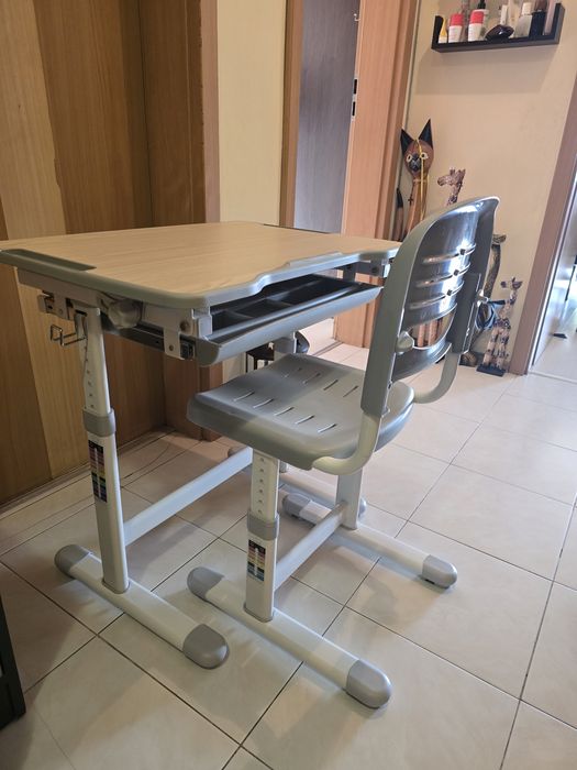 Vipack Регулируемо детско бюро Comfortline 201 със столче, сиво