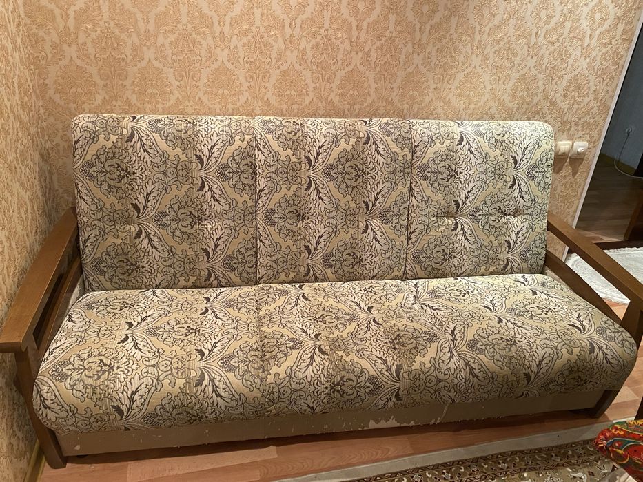 Диван с кресломи