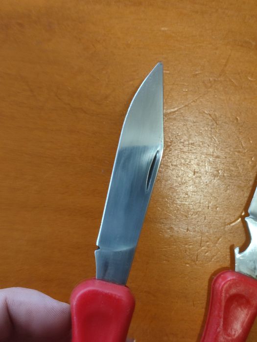 Briceag simplu cu mâner solid
