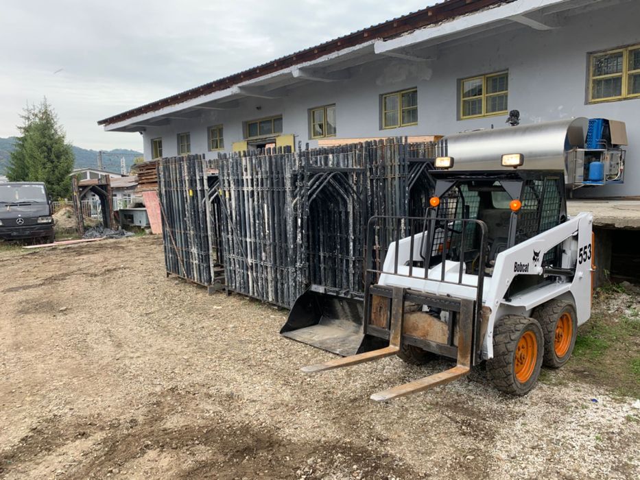 Mini bobcat de inchiriat