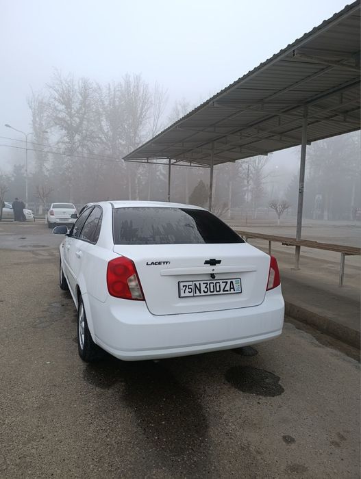 Сотувда автомашина ласетти