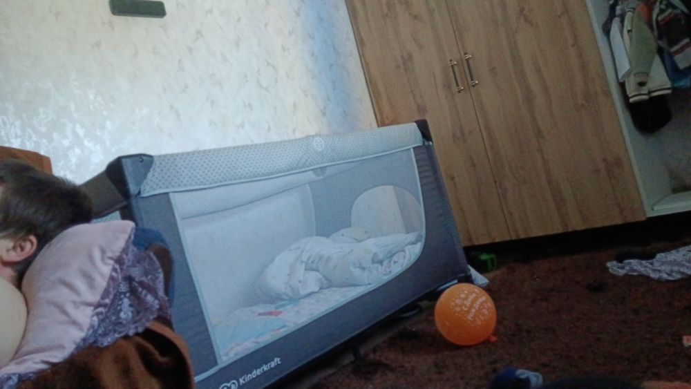 Продам манеж 30 000 торг уместен