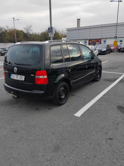 Vând Volkswagen Touran