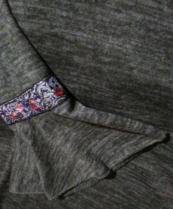 Дамска блуза с дълъг ръкав с камъни