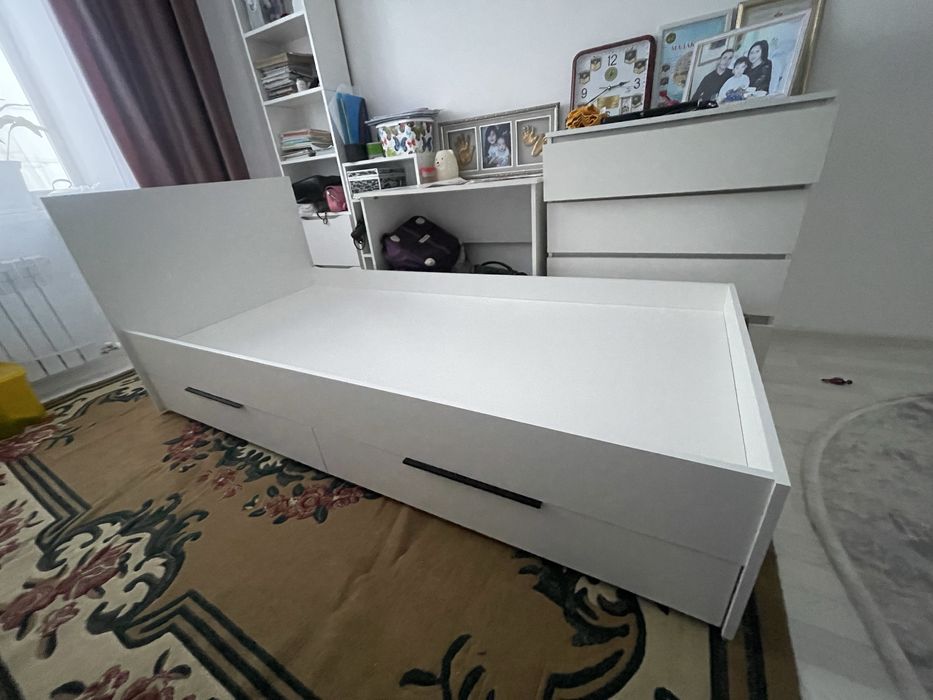 КРОВАТЬ с матрасом и ящиками