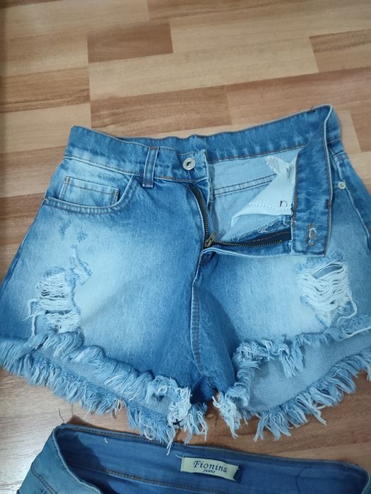 Vând 2 perechii pantalonii!