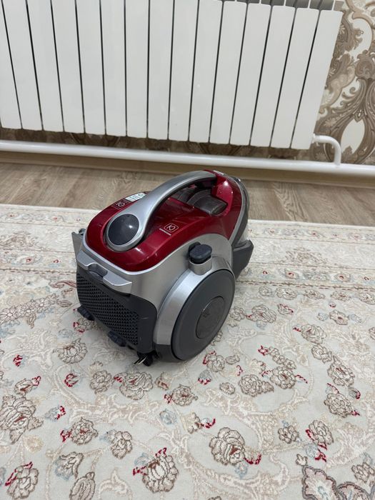 Продается пылесос LG