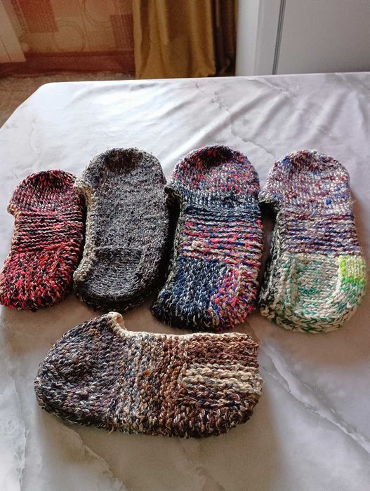 продам вязаные  носки , следки ,шапочки