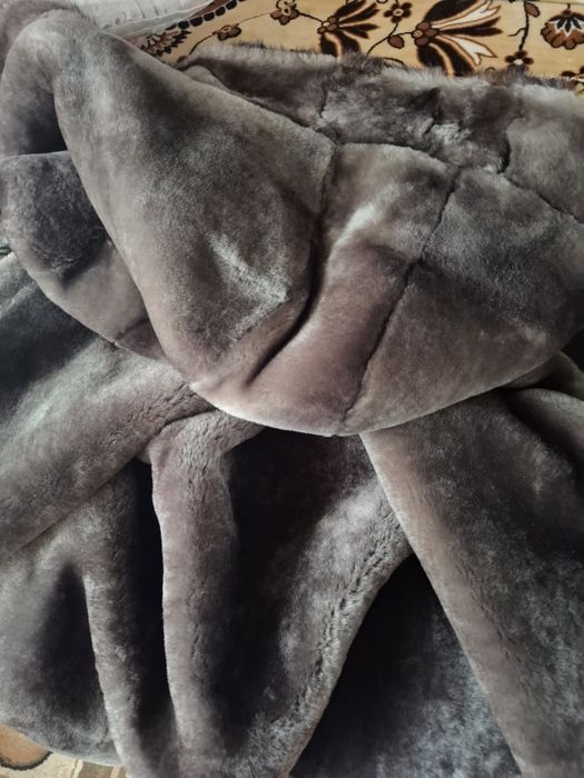 Мутоновая шуба бурного цвета