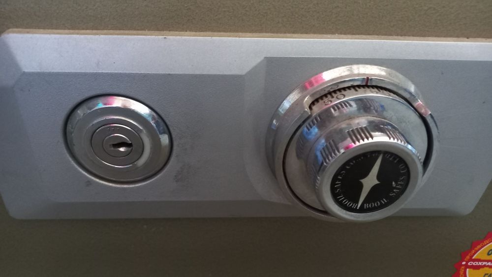 Продам недорого сейф