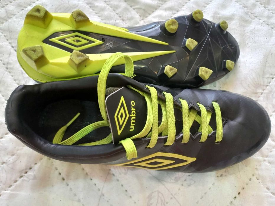 Футболни обувки, бутонки, стоножки