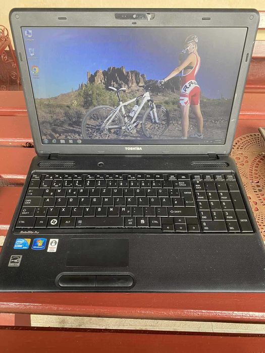 Laptopuri i3/i5/i7/AMD