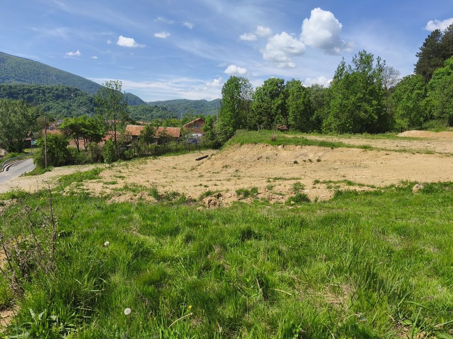 Vând teren 4.000 mp pe Valea Morii barajul I