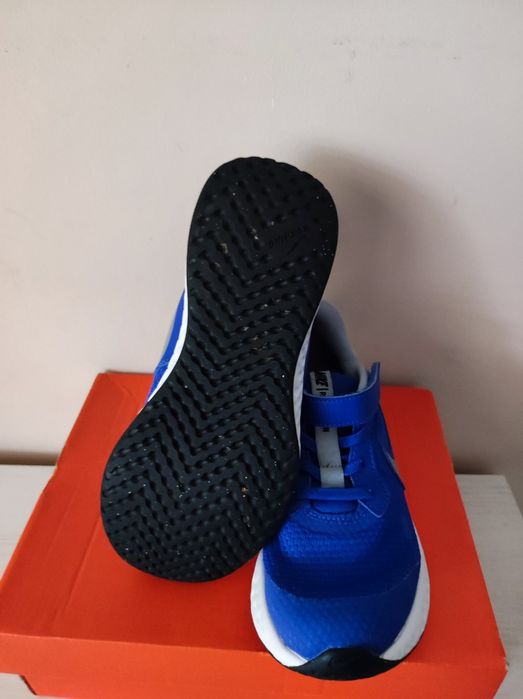 Nike Revolution 5 номер 33